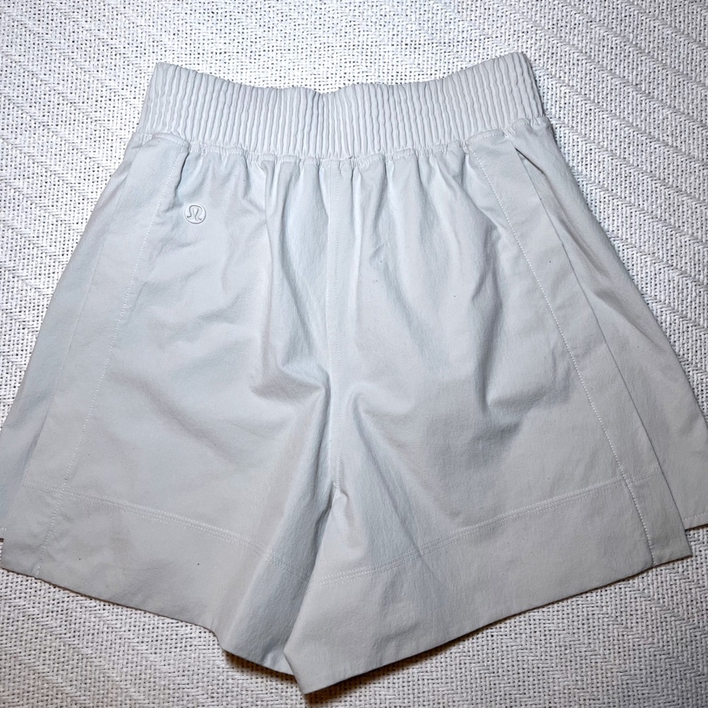 Lululemon Athletica Stretch Woven Relaxed-Fit High-Rise Short 4" Bone White XXS - Picture 3 of 8